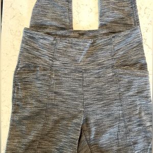 Athleta gray leggings with back pockets | sz small